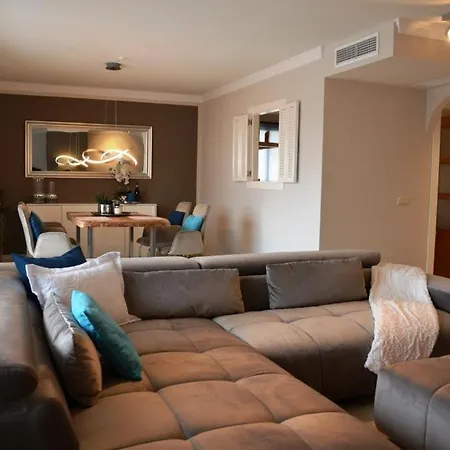Penthouse Mit Privatem Jacuzzi In Marbella - La Mairena