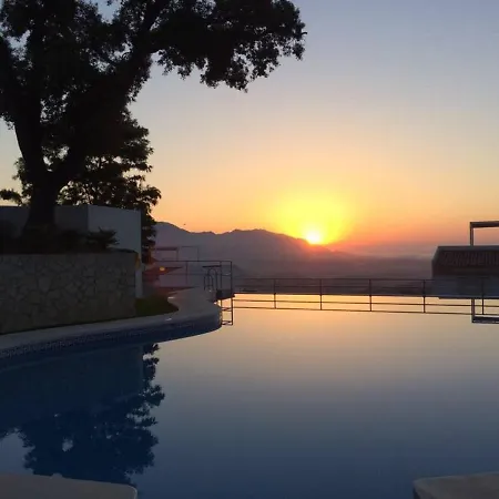 Penthouse Mit Privatem Jacuzzi In Marbella - La Mairena