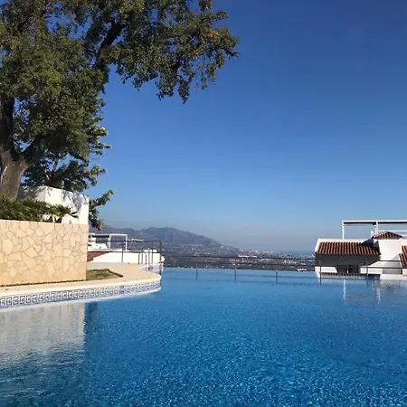 Penthouse Mit Privatem Jacuzzi In Marbella - La Mairena Apartment *